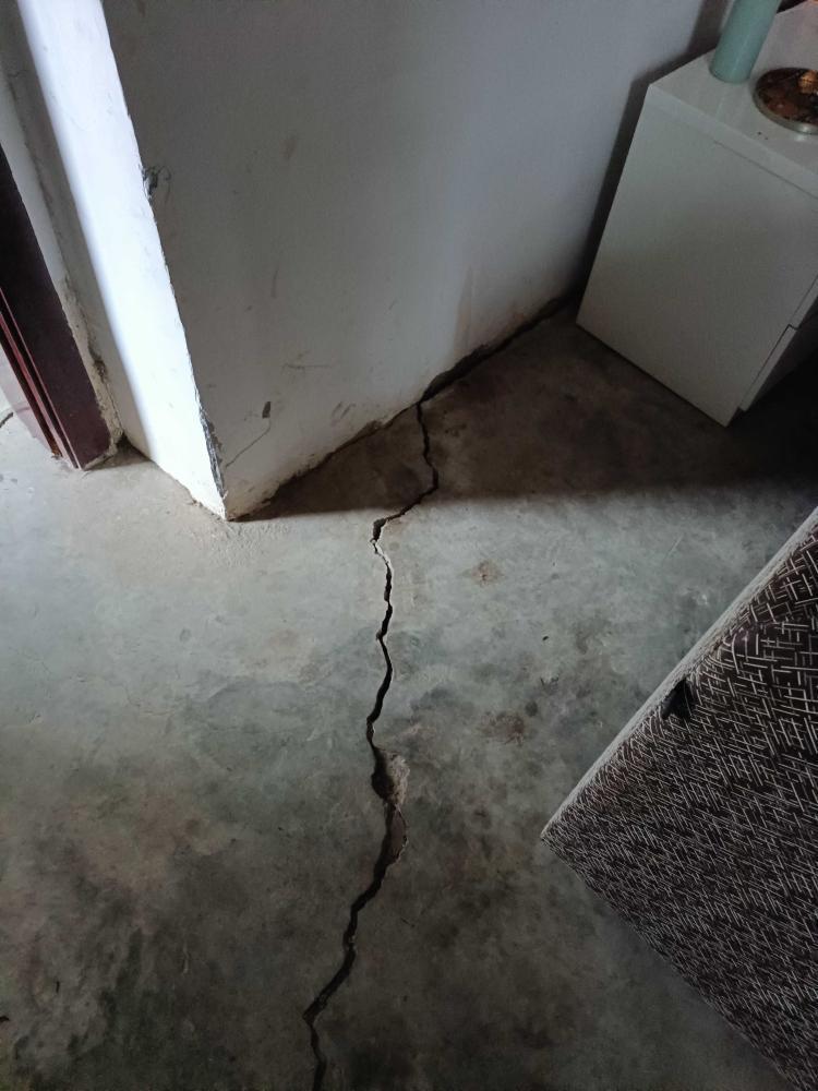 墙砖开裂是怎么回事儿(墙砖开裂是怎么回事儿啊) 墙砖开裂是怎么回事儿(墙砖开裂是怎么回事儿啊)